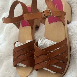 Swedish Hasbeens Tan Leather Clogs (color:Nature ; style:Renja)